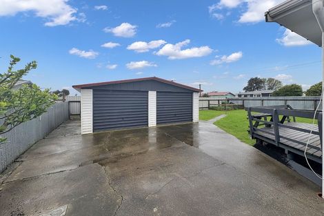 Photo of property in 15 Bledisloe Street, Levin, 5510
