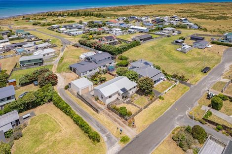 Photo of property in 13 Okiwa Terrace, Waiinu Beach, Whanganui, 4588