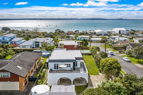 Photo of property in 2 Hardley Avenue, Tindalls Beach, Whangaparaoa, 0930