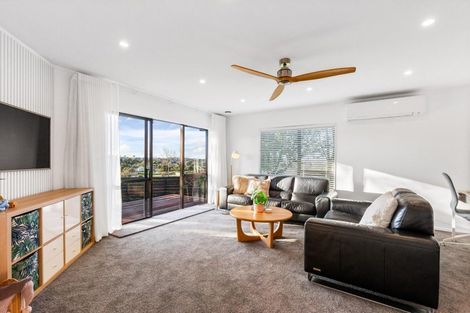 Photo of property in 22 Matisse Drive, West Harbour, Auckland, 0618