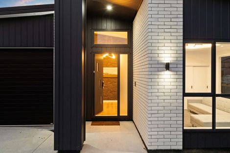 Photo of property in 4 Poutawa Lane, Clarks Beach, 2122