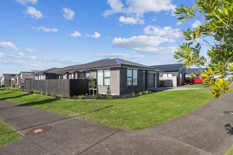 Photo of property in 1 Poutawa Lane, Clarks Beach, 2122