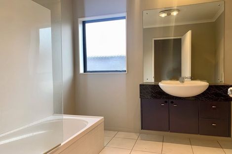 Photo of property in 7 Applebox Lane, Henderson, Auckland, 0612