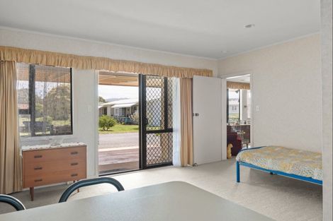 Photo of property in Orange Grove Flats, 2/549 Childers Road, Te Hapara, Gisborne, 4010
