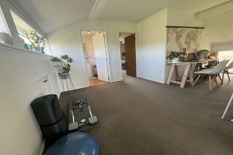 Photo of property in 2/30 Martin Crescent, Northcote, Auckland, 0627