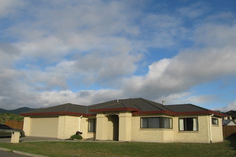 Photo of property in 33 Quadrant Heights, Paraparaumu, 5032