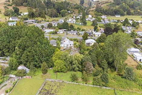 Photo of property in 19 Milne Street, Hunterville, 4730