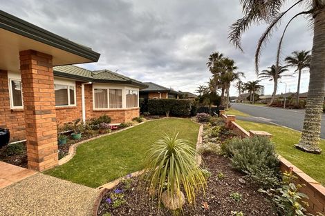 Photo of property in 18 Dan Tori Place, Orewa, 0931