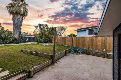Photo of property in 13 Moxham Grove, Massey, Auckland, 0614