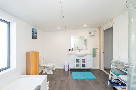 Photo of property in 6 Ocean Beach Road, Bluff, 9814