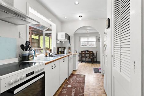 Photo of property in 10 Waipuna Grove, Stokes Valley, Lower Hutt, 5019