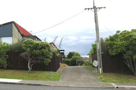 Photo of property in 2/1074 Beach Road, Torbay, Auckland, 0630