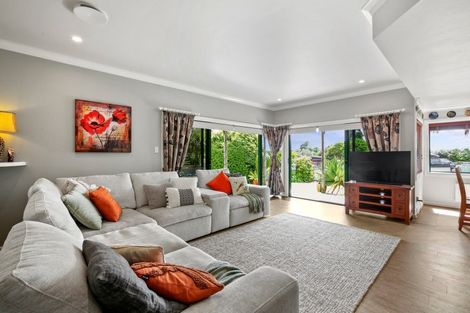 Photo of property in 128 Wairau Road, Oakura, 4314