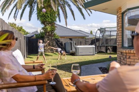 Photo of property in 15 Romana Crescent, Papamoa Beach, Papamoa, 3118