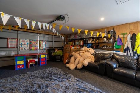 Photo of property in 7 Mahia Lane, Waikanae, 5036