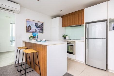 Photo of property in 6 Lancelot Road, Orewa, 0931