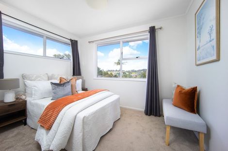 Photo of property in 90 Lantana Road, Green Bay, Auckland, 0604