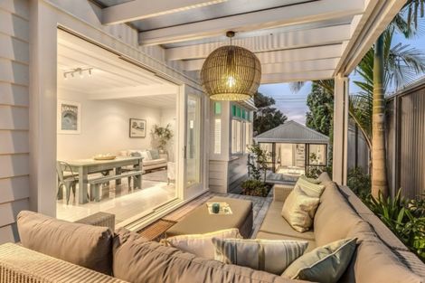 Photo of property in 5 Turnbull Road, Narrow Neck, Auckland, 0624