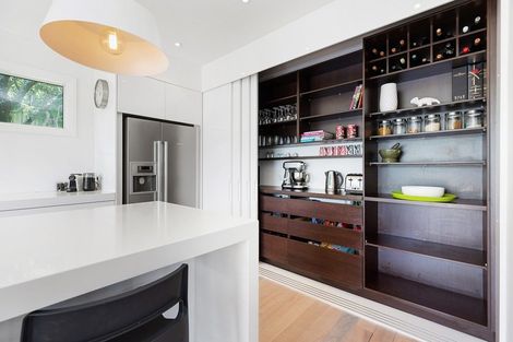 Photo of property in 33 Nevay Road, Miramar, Wellington, 6022