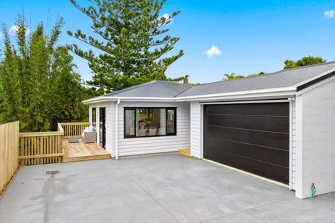 Photo of property in 52a Glamorgan Drive, Torbay, Auckland, 0630