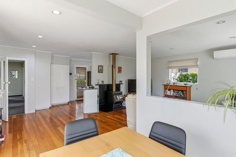 Photo of property in 17 Walton Road, Paraparaumu Beach, Paraparaumu, 5032