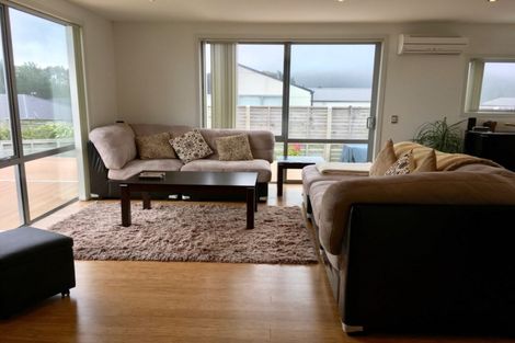 Photo of property in 2 Otonga Heights, Maungaraki, Lower Hutt, 5010