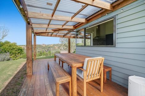 Photo of property in 499 Shelly Beach Road, South Head, Helensville, 0874