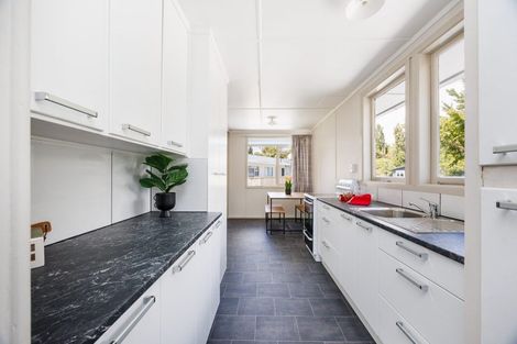 Photo of property in 66a Ruamahanga Crescent, Terrace End, Palmerston North, 4410