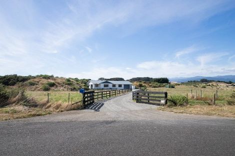 Photo of property in 118 Strathnaver Drive, Waikawa Beach, Levin, 5573