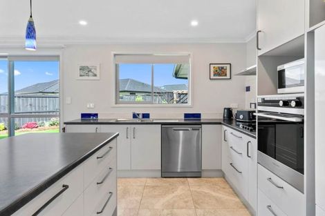 Photo of property in 22 Olney Court, One Tree Point, 0118