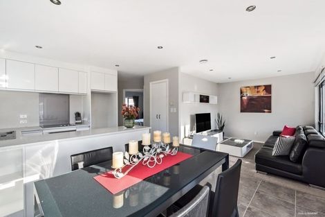 Photo of property in 17 Manor Park, Sunnyhills, Auckland, 2010