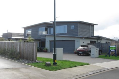 Photo of property in 8 Metzenthin Close, Raumati South, Paraparaumu, 5032