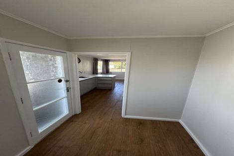Photo of property in 16 Newham Place, Henderson, Auckland, 0612
