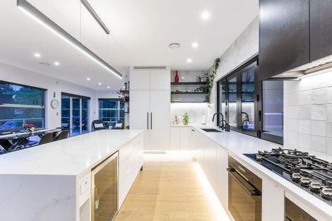 Photo of property in 302 Paremata Road, Whitby, Porirua, 5381