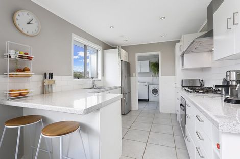 Photo of property in 1/8 Tempo Place, Torbay, Auckland, 0630
