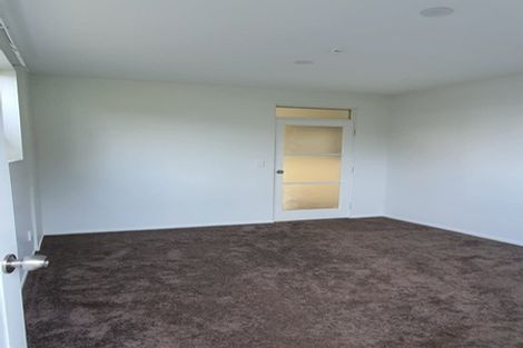 Photo of property in 2/25 Gill Avenue, Te Atatu Peninsula, Auckland, 0610