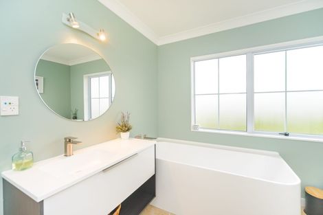 Photo of property in 22 Greenwood Place, Fitzherbert, Palmerston North, 4410