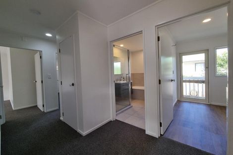 Photo of property in 2/74 College Road, Northcote, Auckland, 0627