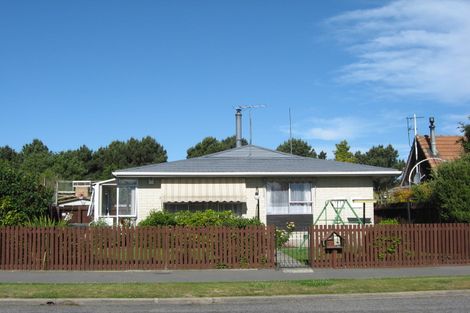 Photo of property in 12 Valecrest Avenue, Parklands, Christchurch, 8083