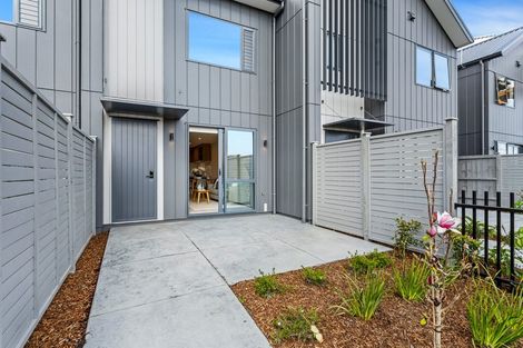 Photo of property in 12 Port Way, Rosehill, Papakura, 2113