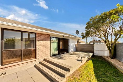 Photo of property in 12 Esk Place, Aranui, Christchurch, 8061