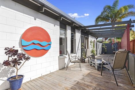 Photo of property in 1/6 Bronwyn Place, Torbay, Auckland, 0630