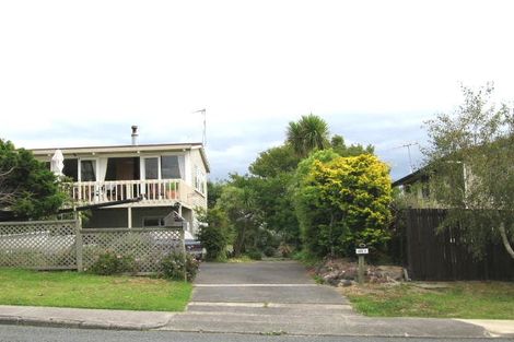 Photo of property in 2/1072 Beach Road, Torbay, Auckland, 0630