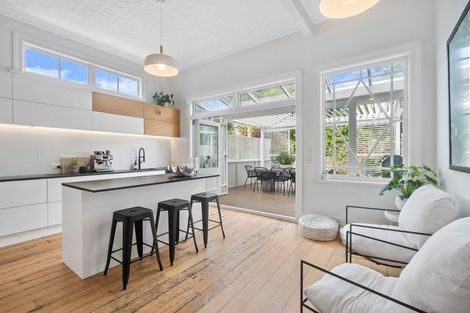 Photo of property in 37 Mozeley Avenue, Devonport, Auckland, 0624