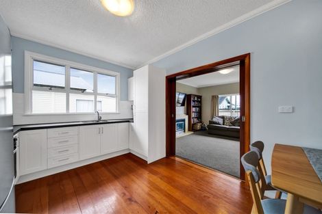 Photo of property in 16 Collins Street, Hawera, 4610