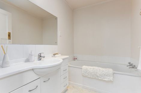 Photo of property in 16 Alfred Street, Northcote Point, Auckland, 0627