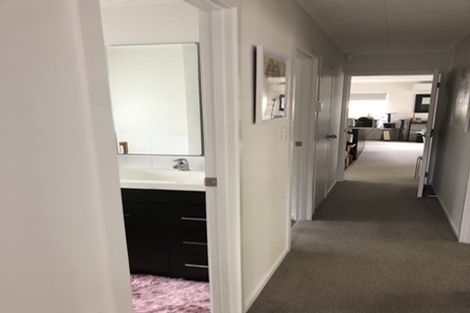 Photo of property in 2 Frank Hewitt Street, Pukekohe, 2120