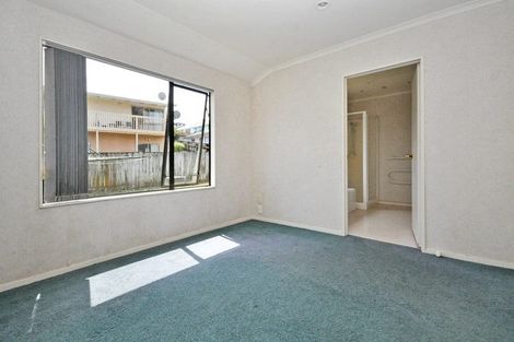 Photo of property in 9 Breenagh Place, Massey, Auckland, 0614