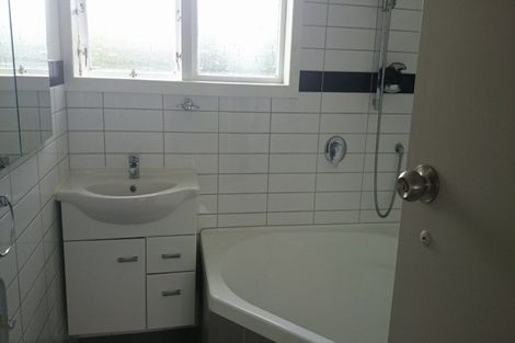 Photo of property in 9 Ballial Place, West Harbour, Auckland, 0618