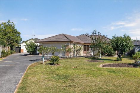 Photo of property in 4 Mcleod Place, Papamoa Beach, Papamoa, 3118